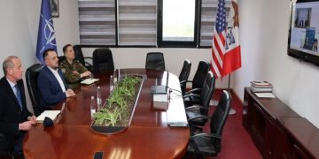 Maqedonci zhvilloi takim virtual me shefen e operacioneve të NATO-s, Viehe