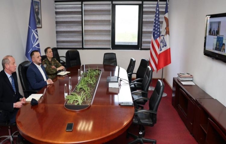 Maqedonci zhvilloi takim virtual me shefen e operacioneve të NATO-s, Viehe