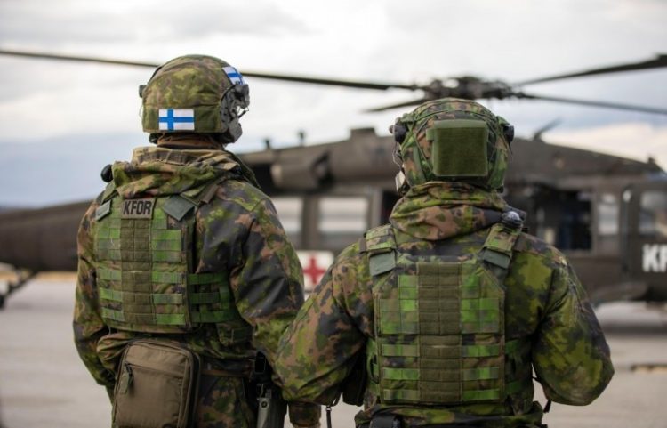 KFOR-i zhvillon stërvitje me helikopterin Black Hawk në Kampin Bondsteel