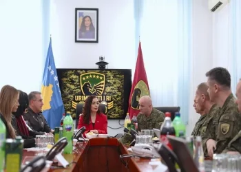 Presidentja Osmani uron pjesëtarët e FSK-së për suksese në vitin 2026