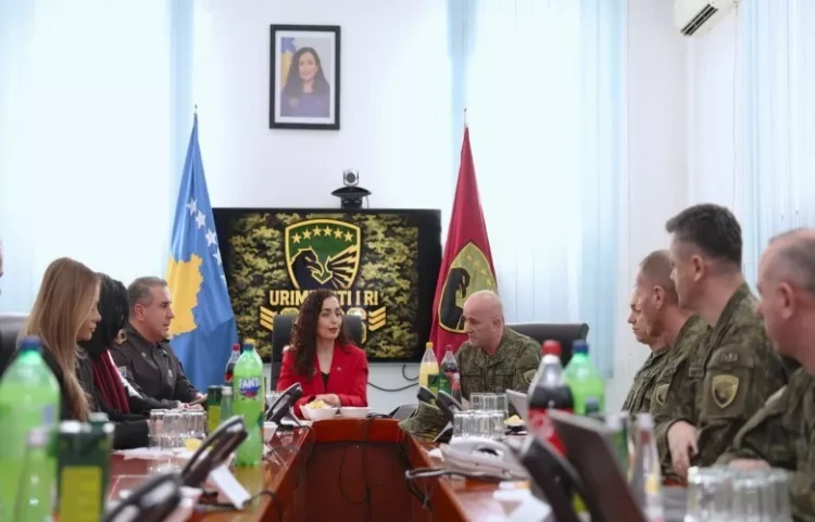 Presidentja Osmani uron pjesëtarët e FSK-së për suksese në vitin 2026