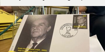 Maqedonia e Veriut prezanton pullën postare për 100-vjetorin e lindjes së Alija Izetbegoviqit