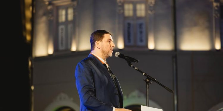 Krasniqi apelon tek mërgata të regjistrohen për votim në zgjedhjet e 28 dhjetorit