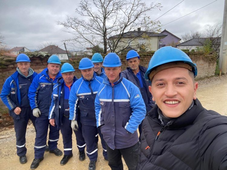 Ekipet e Mirëmbajtjes së KEDS-it po kryejnë punime në Pestovë të Vushtrrisë