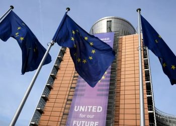 Policia bastis shërbimin diplomatik të BE-së, hetime për mashtrim