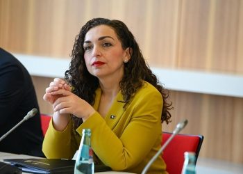 Osmani dekoron aktivistët për të drejtat e personave me nevoja të veçanta