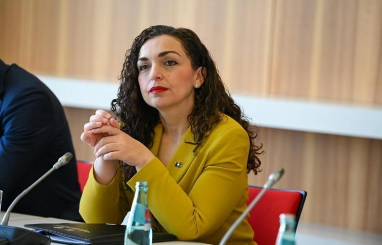 Osmani dekoron aktivistët për të drejtat e personave me nevoja të veçanta