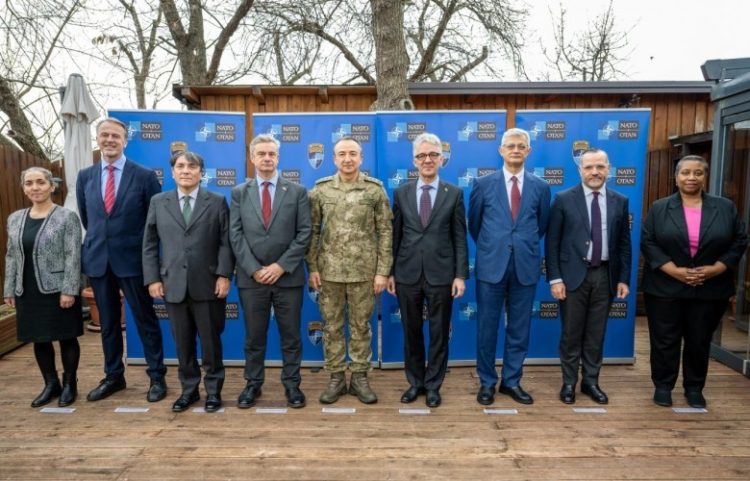 Komandanti i KFOR-it takohet me përfaqësues diplomatikë në Prishtinë