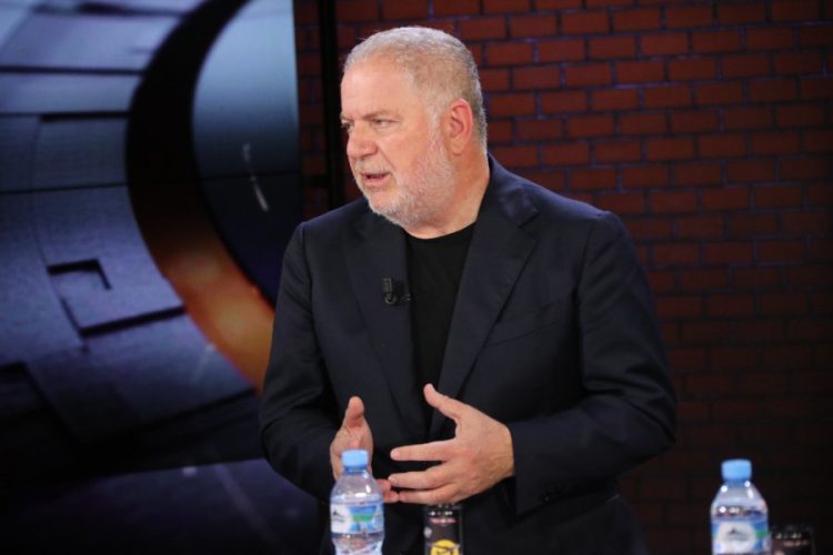 Gazetari nga Zvicra, Nefail Maliqi, i reagon ashpër Baton Haxhiut: “Mos e përlyej Ramushin!”