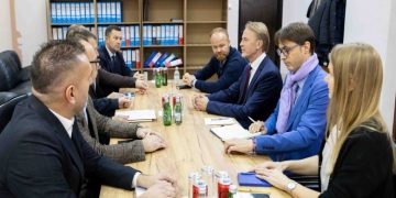 Ambasadori i BE-së takoi krerët e katër komunave të veriut të vendit