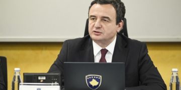 Kurti: Nga muaji i ardhshëm paga minimale bëhet 425 euro