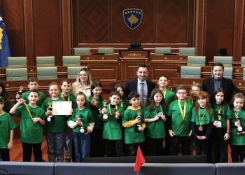Basha mirëpriti 21 nxënësit që përfaqësuan Kosovën në Dubai