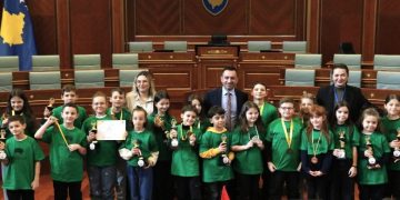 Basha mirëpriti 21 nxënësit që përfaqësuan Kosovën në Dubai