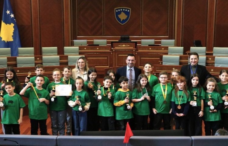 Basha mirëpriti 21 nxënësit që përfaqësuan Kosovën në Dubai