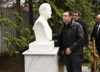Si po e nxit Vulini “Botën Serbe” përmes referendumit të detyrueshëm në Serbi