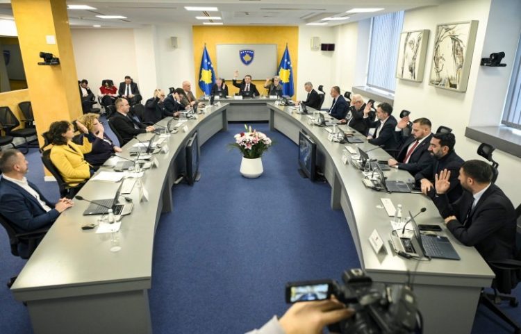 Qeveria miraton kërkesën e MF-së për kursime e ndarje buxhetore