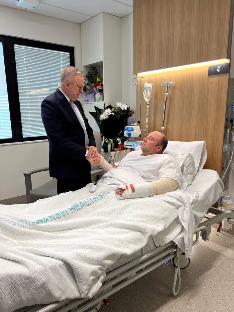 Australi, kryeministri Albanese takon heroin global Ahmed që çarmatosi sulmuesin