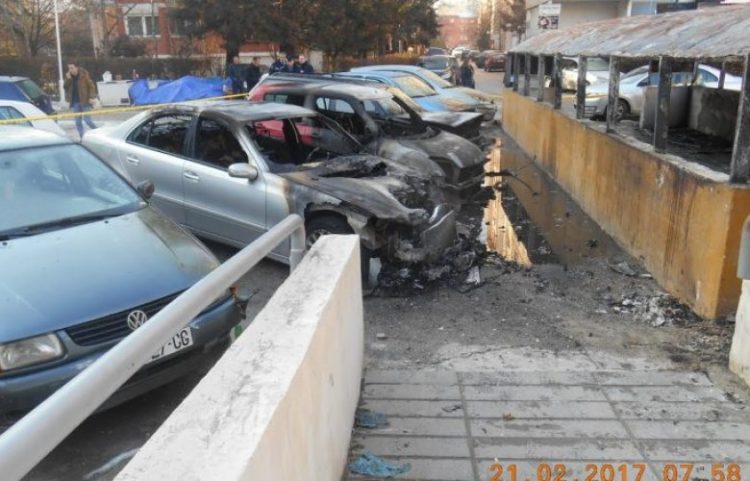 Ndez zjarrin, marrin flakë pesë vetura në Prishtinë