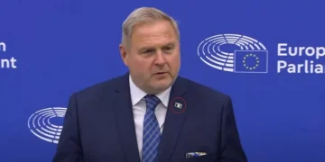 Një grup i deputetëve të PE-së i shkruajnë Ursula von der Leyen, kërkojnë që Kosovës t’i hiqen masat menjëherë