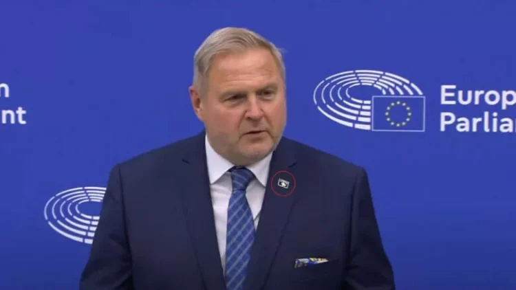 Një grup i deputetëve të PE-së i shkruajnë Ursula von der Leyen, kërkojnë që Kosovës t’i hiqen masat menjëherë