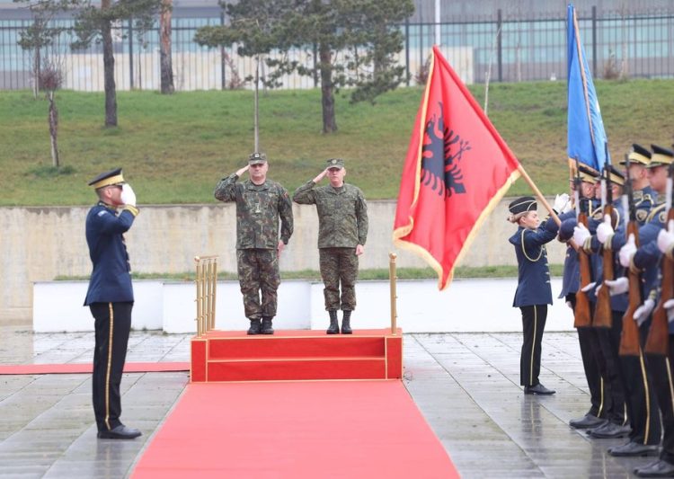 Takohen komandantët e ushtrisë së Shqipërisë dhe asaj të Kosovës: Bashkëpunimi ynë, prioritet strategjik kombëtar