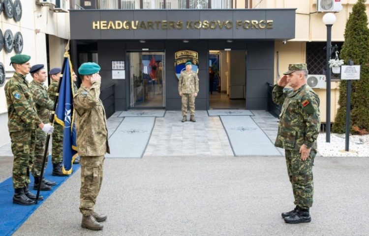 Ulutash takon shefin e ushtrisë shqiptare, flasin për situatën e sigurisë