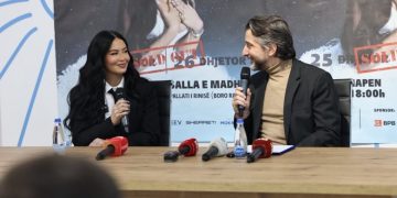 Përparim Rama i ndan `Hyjneshën në Fron` Dafina Zeqirit