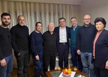Kurti në vizitë te ish-nënkryetari i Ibrahim Rugovës