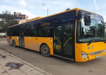 Pritje të gjata dhe autobusë të mbushur, ankohen qytetarët e Prishtinës