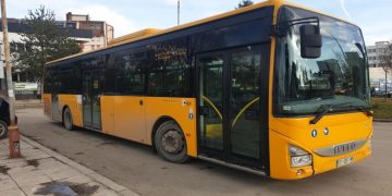 Pritje të gjata dhe autobusë të mbushur, ankohen qytetarët e Prishtinës
