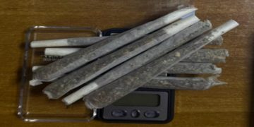 Nuk iu ndal policisë, ndalet 18-vjeçari me marihuanë në bagazh