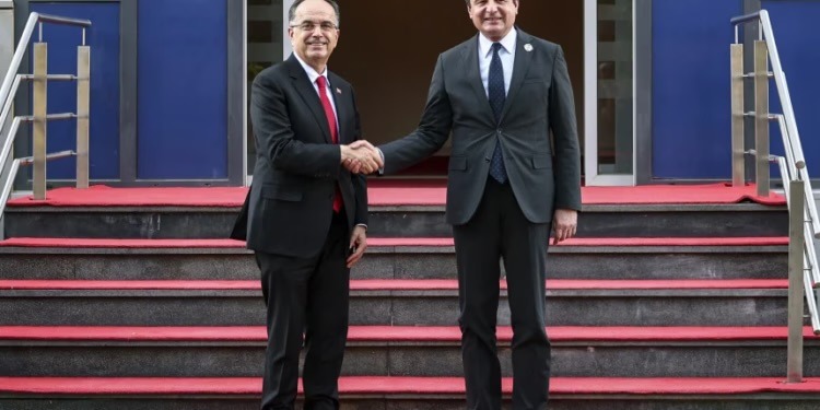 Presidenti i Shqipërisë ia uron fitoren Kurtit