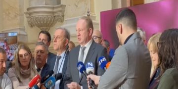 Partitë opozitare në Serbi akuzojnë pushtetin e Vuçiqit