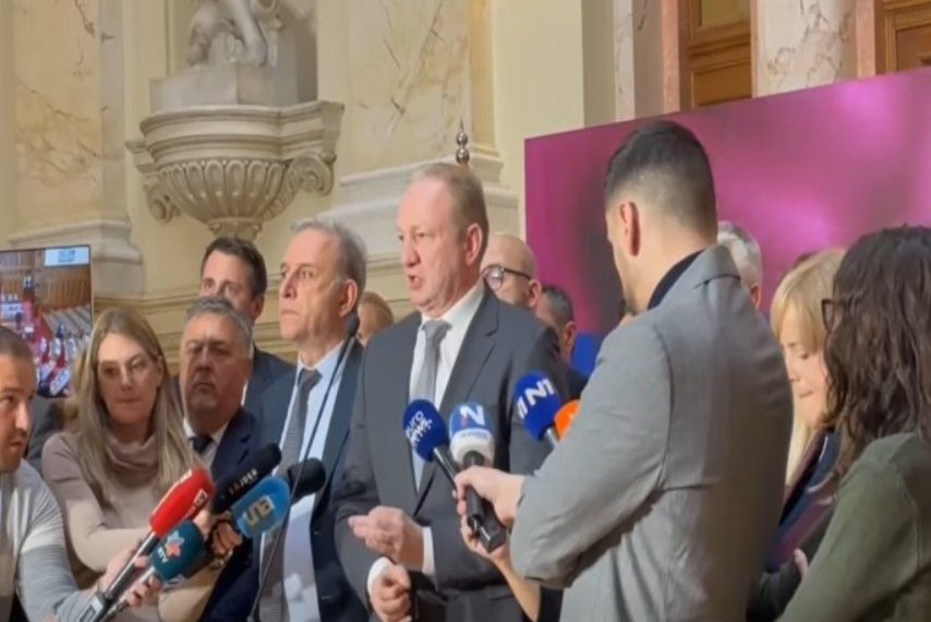 Partitë opozitare në Serbi akuzojnë pushtetin e Vuçiqit