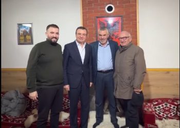 Kurti pritet në takim nga hoxhë Musliu, e njoftoi për rindërtimin e Xhamisë së Ibrit