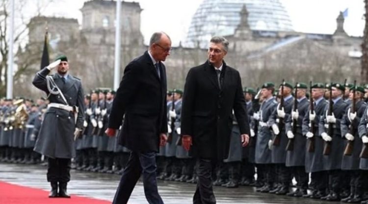 Kroacia nënshkruan marrëveshje për të blerë 44 tanke Leopard nga Gjermania