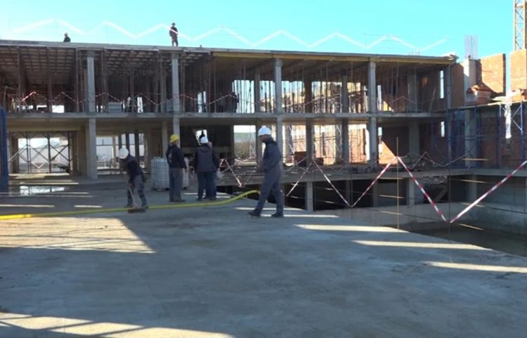 Katër milionë euro për pishinën gjysmë-olimpike që do të shërbejë për Lojërat Mesdhetare