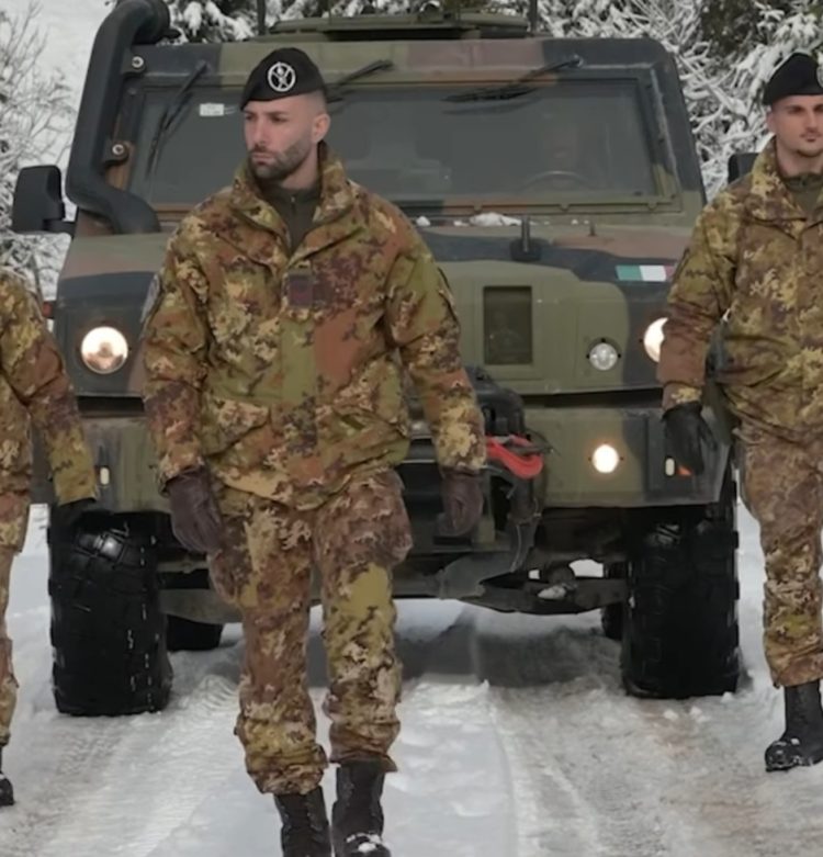 Ushtarët italianë kryejnë patrullime nëpër Kosovë, KFOR: Me profesionalizimin e tyre, kontribuojnë në stabilitetin rajonal