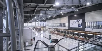 Dogana zbulon mbi 10 mijë euro të fshehura në trupin e një udhëtari në Aeroportin e Prishtinës
