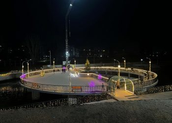 Sheshi “Isa Boletini” shndërrohet në qendër festive për fundvit