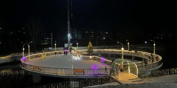 Sheshi “Isa Boletini” shndërrohet në qendër festive për fundvit
