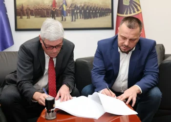 Nënshkruhet kontrata për furnizimin me sistemet mobile të artilerisë HUMVEE Hawkeye