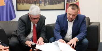 Nënshkruhet kontrata për furnizimin me sistemet mobile të artilerisë HUMVEE Hawkeye