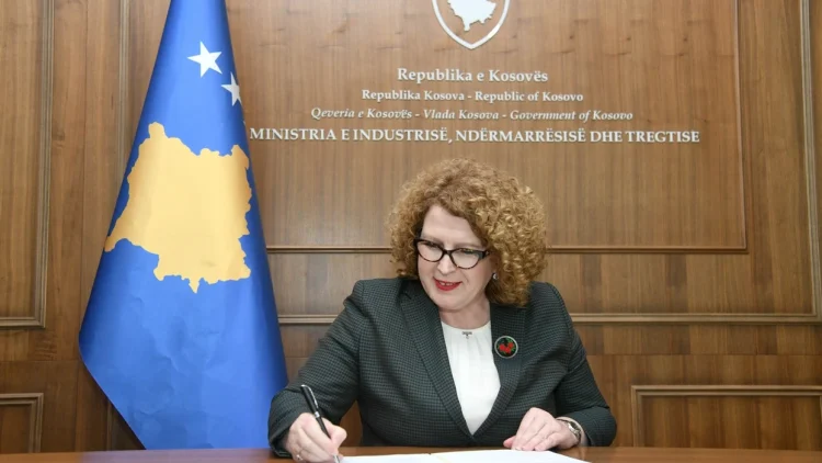 Hajdari nënshkruan vendimin për caktimin e masave mbrojtëse për produktet e naftës të përdorshme në transport