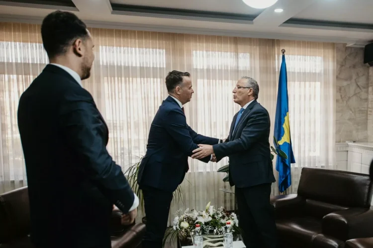 Faton Peci e falënderon Bedri Hamzën për çdo punë të mirë që ka bërë për Mitrovicën