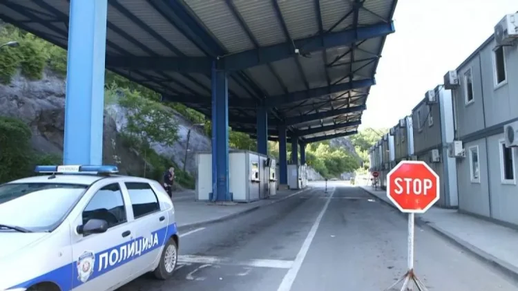 Serbia arreston në Merdar një shtetas shqiptar, pretendon se ia gjetën flamurin me simbole të UÇK-së