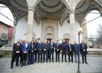 Abdixhiku kopjon Kurtin, por harron të kaluarën e LDK-së