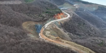 Intensitet i lartë i punimeve të rrugës Prizren-Tetovë, Durmishi publikon pamjet mahnitëse të rrugës që po çan Malet e Sharrit