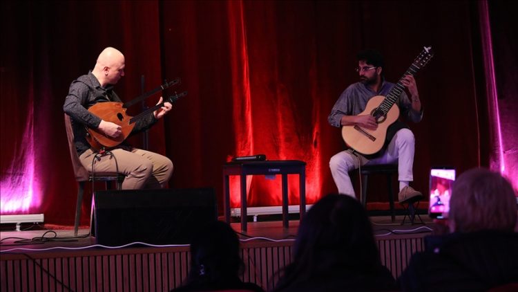 Meloditë turke jehojnë në qytetin e Mitrovicës