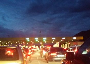 Deri në tri orë po zgjasin pritjet për të dalë nga Kosova